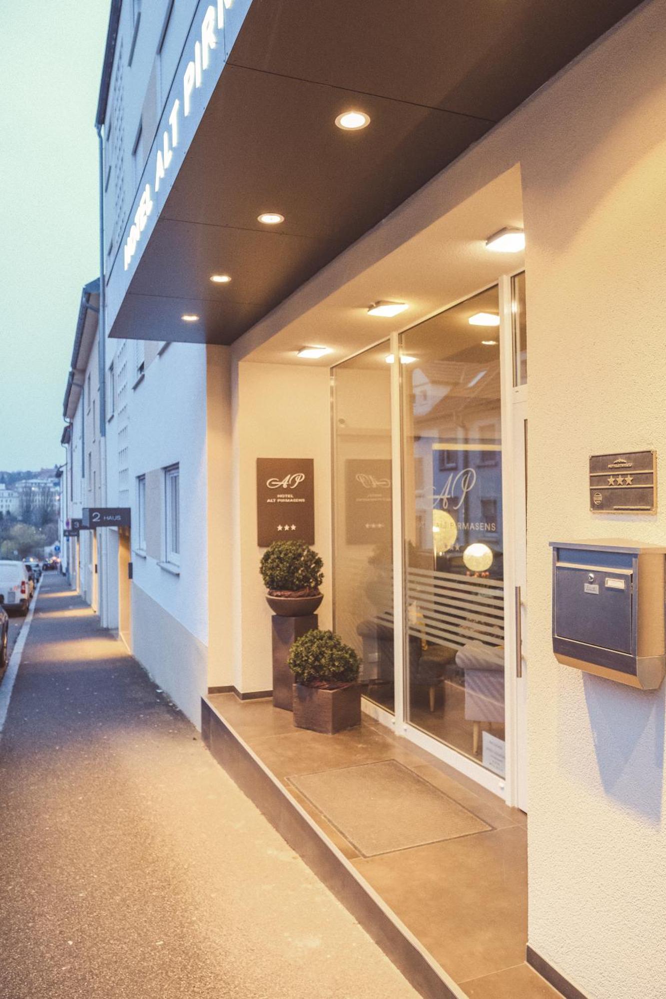 Hotel Restaurant Alt Pirmasens Exterior photo